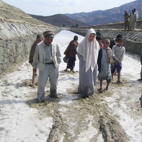 マルワリード用水路E地区通水式2005.3.4